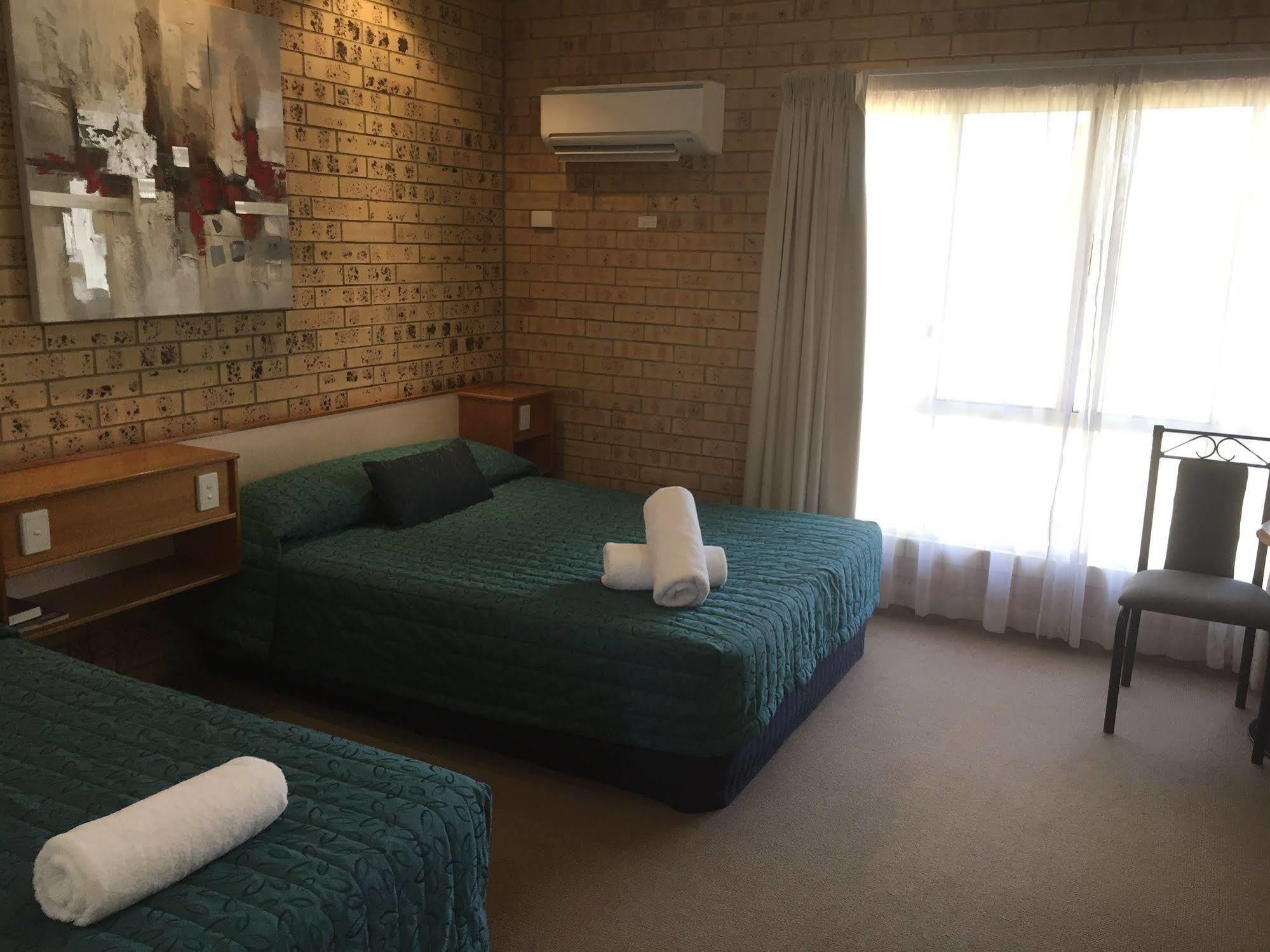 Mulga Country Motor Inn Charleville Ngoại thất bức ảnh